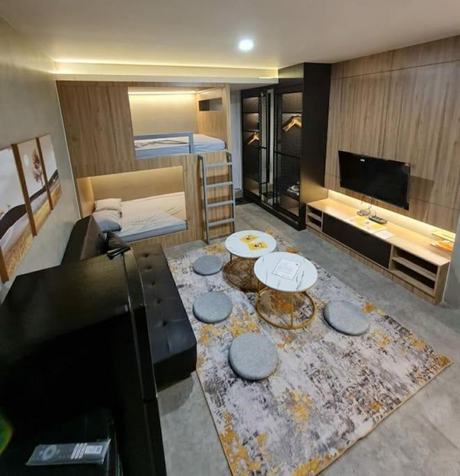 Golden Reindeer Apartemen